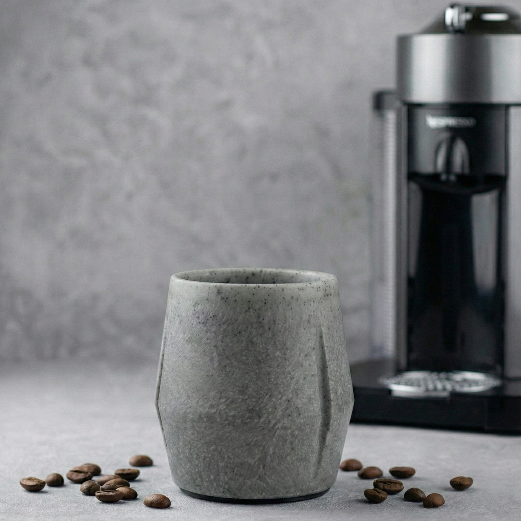 KRUG Kaffeetasse Kaffeebecher basalt-grau mit Kaffeemaschine ohne Verpackung