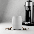 KRUG Kaffeetasse Kaffeebecher kreide-weiß mit Kaffeemaschine ohne Verpackung