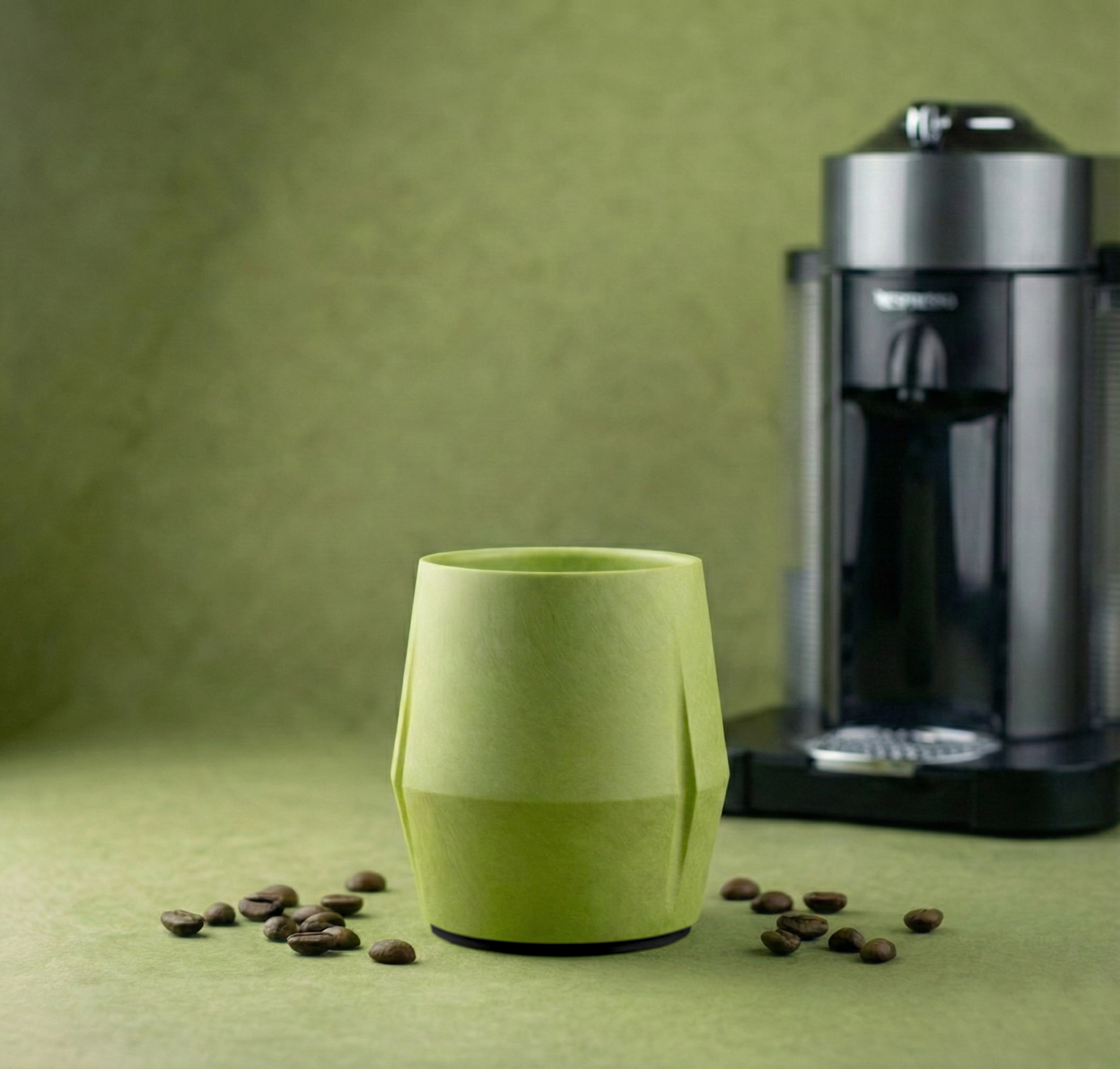 KRUG Kaffeetasse Kaffeebecher olivin-grün mit Kaffeemaschine ohne Verpackung