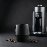 KRUG Kaffeetasse Kaffeebecher schiefer-schwarz mit Kaffeemaschine ohne Verpackung